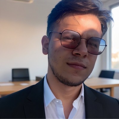 Emir Yigit sistem yönetimi ve IT danışmanlık profil görseli
